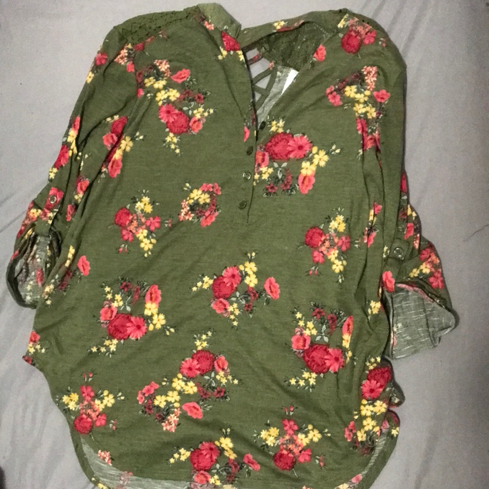 Floral shirt with lace back